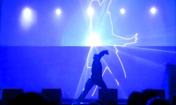 Lasersilhouettes openingsact | Altijd mooi, actie en spektakel